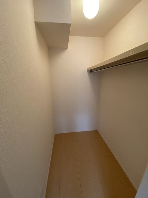 収納　大事な洋服がシワになりませんね。