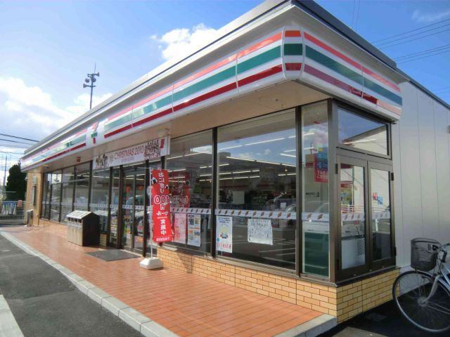 コンビニ　セブンイレブン津市一身田中野店（コンビニ）まで766m