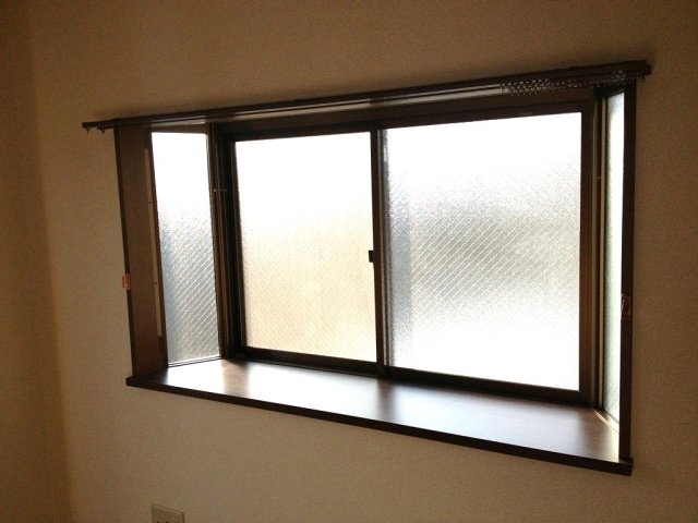 その他設備　出窓があるのでお部屋が明るく広く見えますよ！