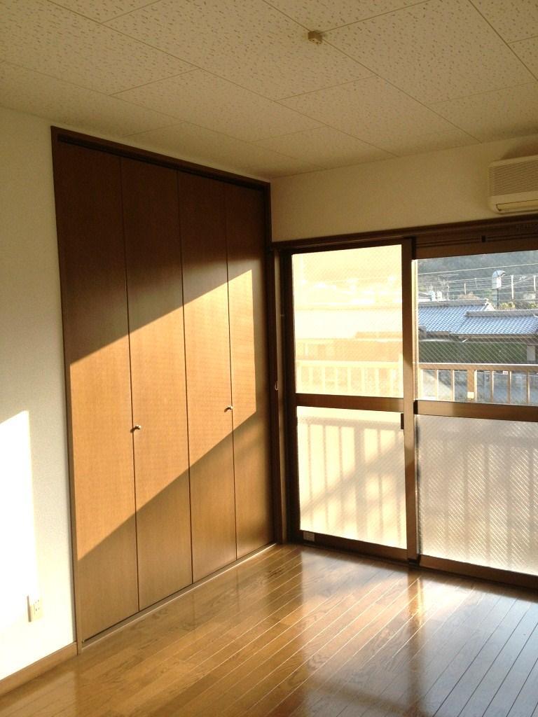 その他部屋・スペース　洋室にはゆったりとした収納がついてお部屋をすっきりと使えます