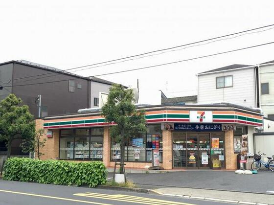 コンビニ　セブンイレブン足立綾瀬１丁目店（コンビニ）まで216m