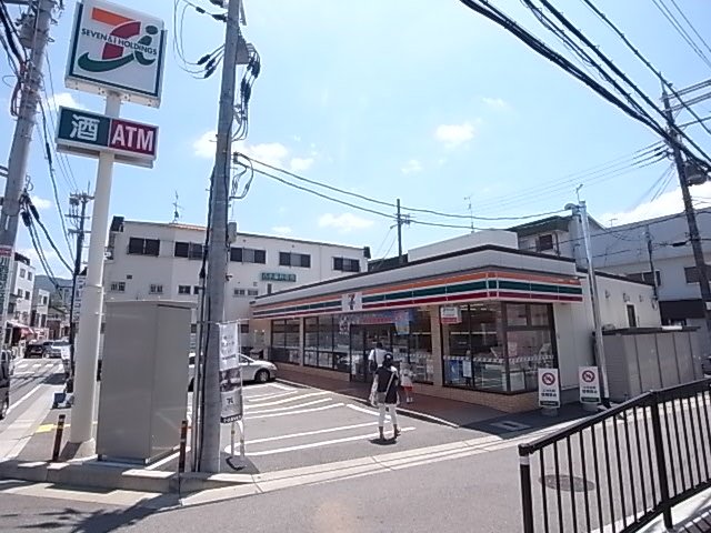 コンビニ　セブン－イレブン　川西鼓滝駅前店（コンビニ）まで107m