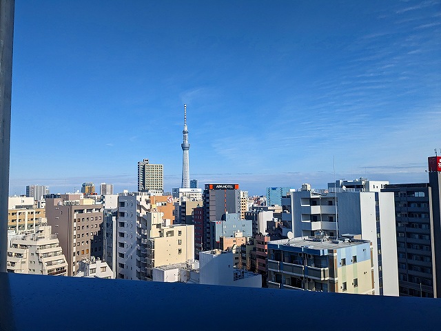 眺望　14Fバルコニー、上層階はバルコニーからスカイツリー、隅田川