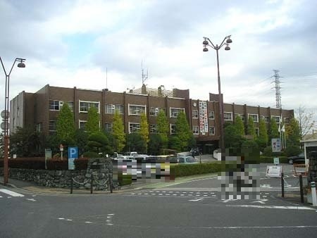 役所　八潮市役所（役所）まで883m