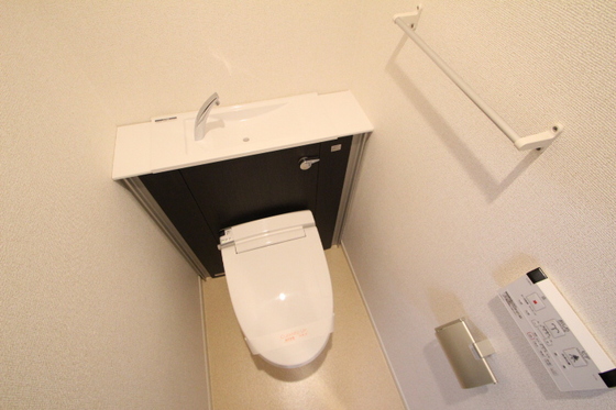 トイレ　※別号室の写真です