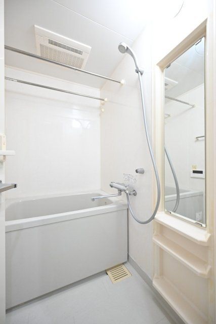 バス・シャワールーム　※同タイプの別のお部屋です。