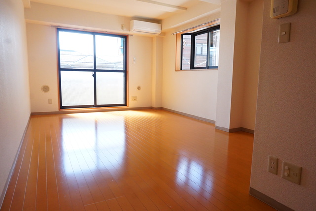 居室・リビング　２面採光なので、明るく風通しのよいお部屋です♪