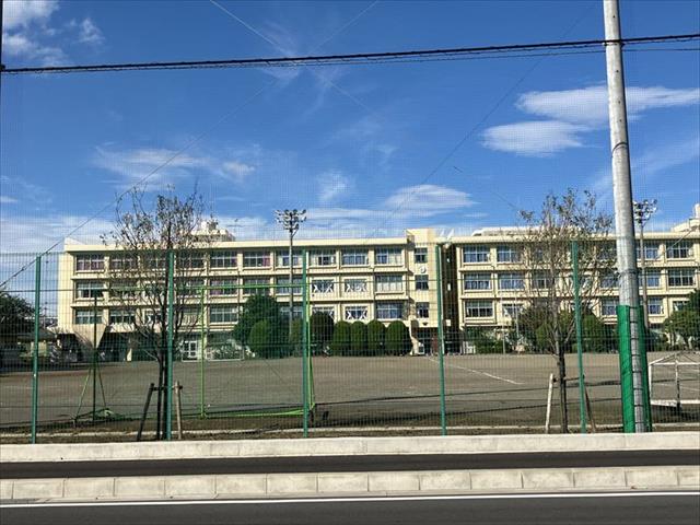 中学校　座間市立東中学校（中学校）まで925m
