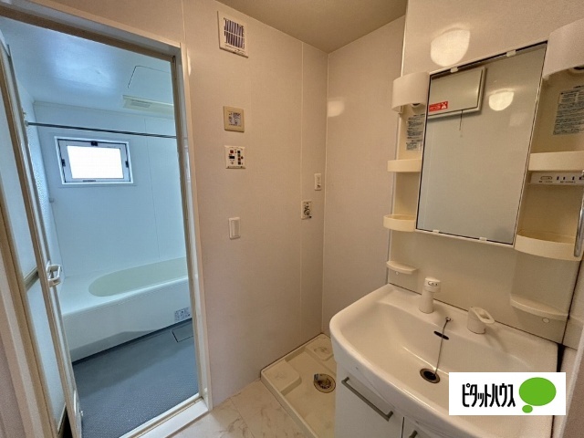 洗面設備　他のお部屋のお写真です