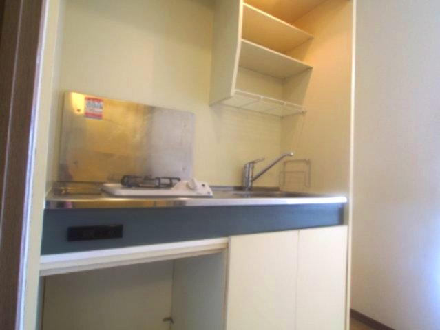 キッチン　退去前の為他部屋の写真となります