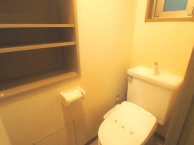トイレ　退去前の為他部屋の写真となります