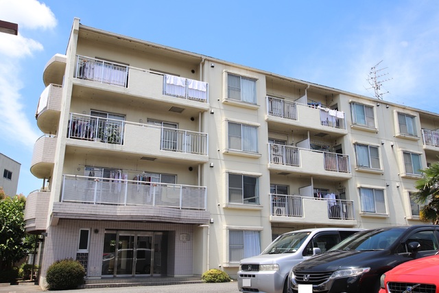 建物外観　★近隣商業施設多数で生活に便利★