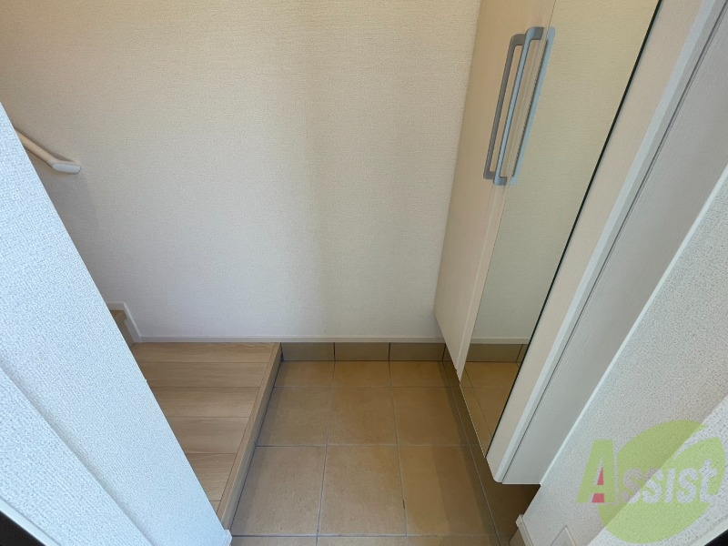 玄関　こちら玄関のお写真です！広々としていますね！