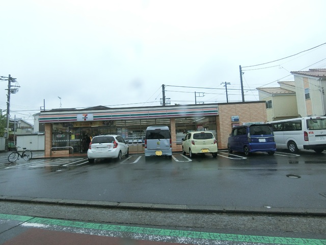 コンビニ　セブンイレブン（コンビニ）まで353m