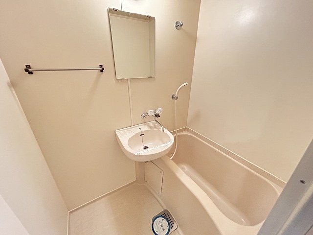 バス・シャワールーム　同マンション別部屋