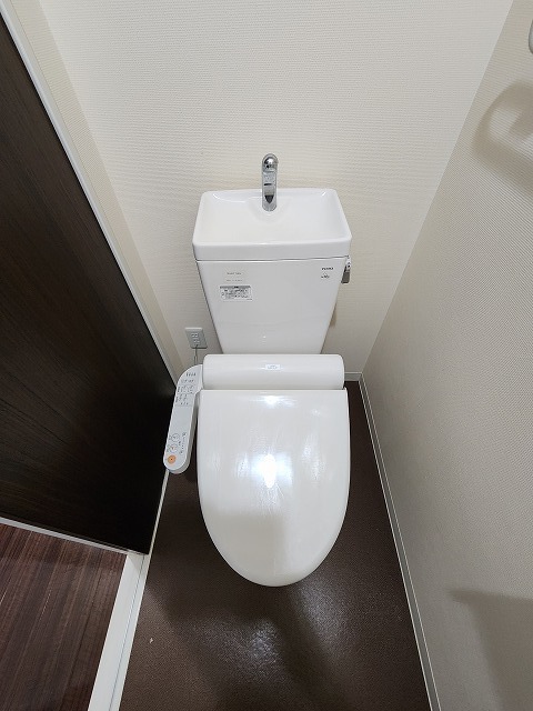 トイレ　※同タイプ別部屋の写真です。