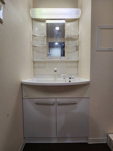 洗面設備　※同タイプ別部屋の写真です。