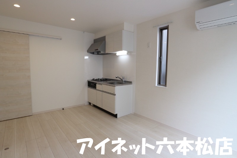 その他部屋・スペース　別角度から見たリビングです。