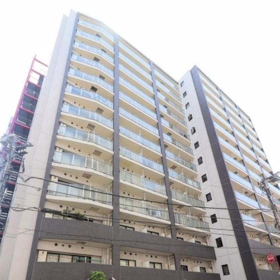 建物外観　★外壁タイル張り、重厚感のある外観★