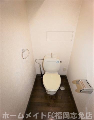 地下鉄空港線 福岡空港駅 4階建 築34年のトイレ写真