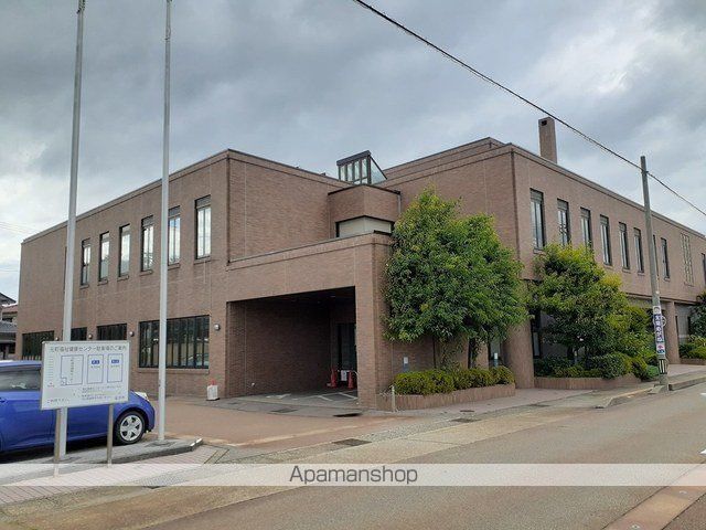 役所　金沢元町市民センター（役所）まで698m