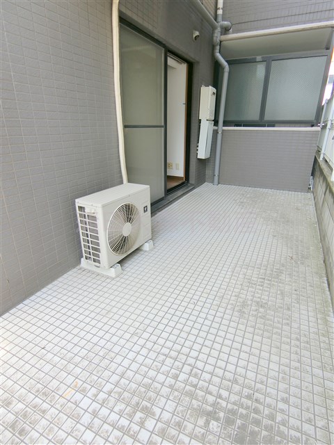 庭　約7.3帖の専用庭！テラス