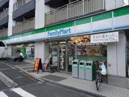 コンビニ　ファミリーマート 牛込柳町駅前店（コンビニ）まで296m