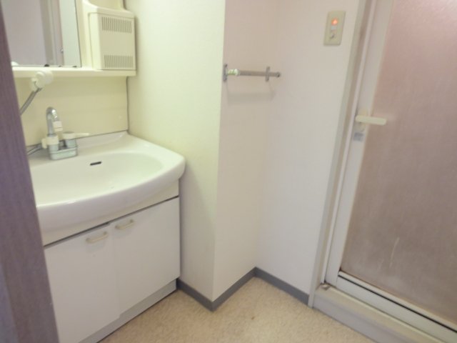 洗面設備　同物件別号室のものです。