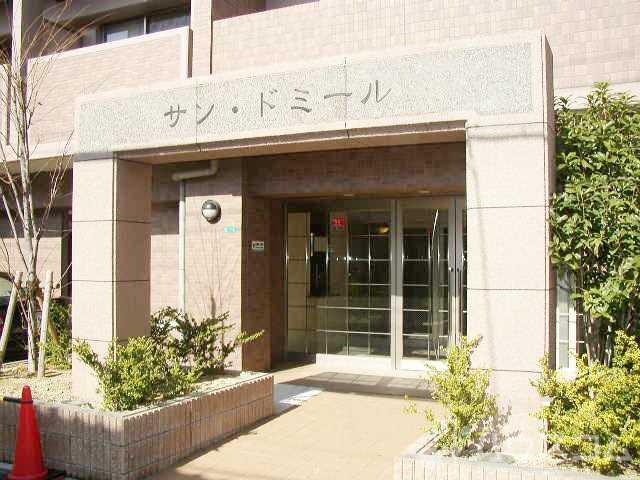 玄関　エントランスはこちらです。