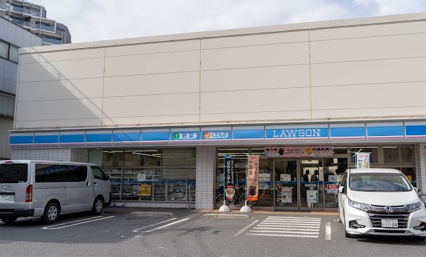 コンビニ　ローソン足立新田1丁目店（コンビニ）まで354m