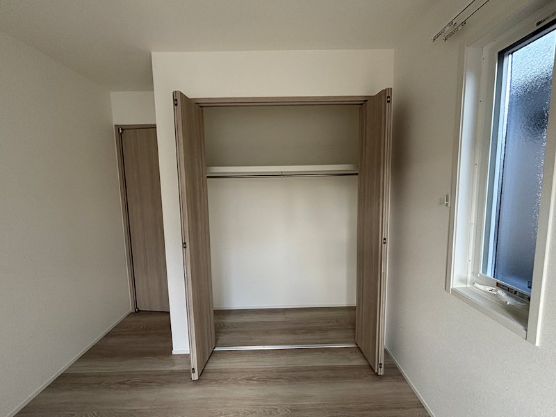 収納　2階洋室収納