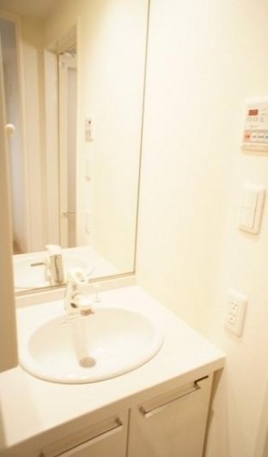 洗面設備　うれしい独立洗面台。