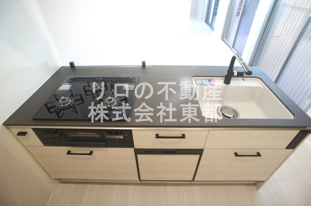 キッチン　システムキッチンは調理スペースも広くストレスなくお料理可能♪