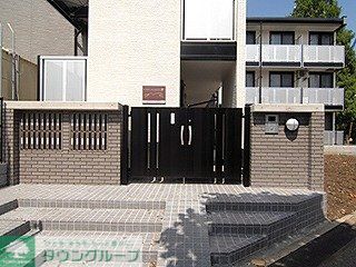 エントランス　オートロックゲート付き。