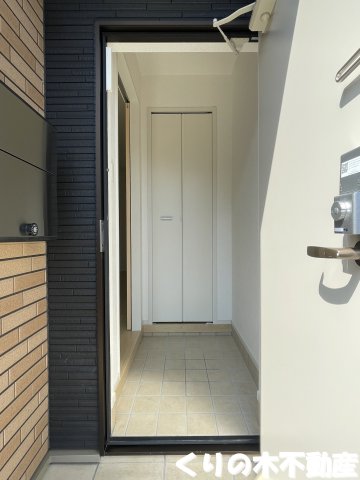 玄関　反転タイプのお部屋です（現況を優先します）