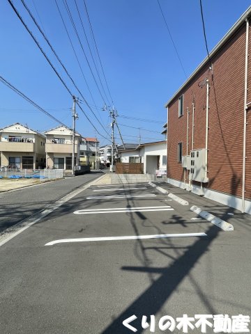 駐車場　駐車場に車を止められます
