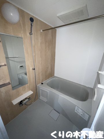 バス・シャワールーム　反転タイプのお部屋です（現況を優先します）