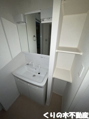 洗面設備　反転タイプのお部屋です（現況を優先します）