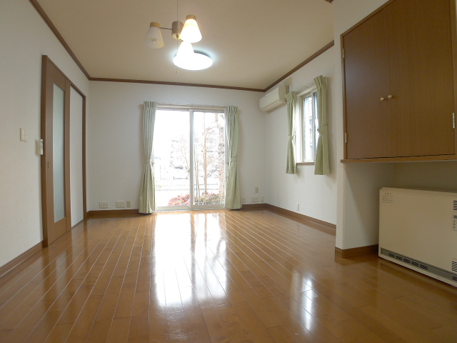 陽東7丁目須田貸家の居間写真