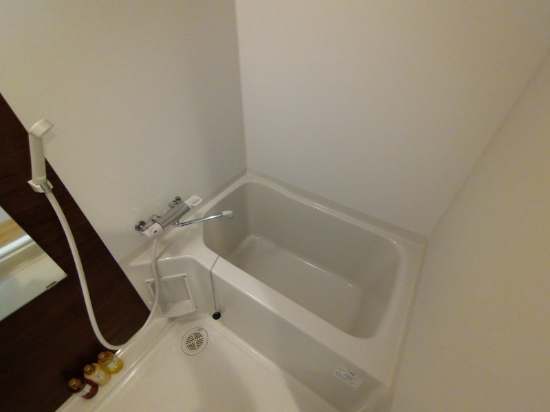 バス・シャワールーム　お風呂です。ゆっくりお風呂につかるのも体に良いですね～
