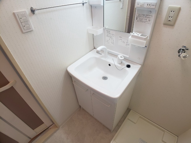 洗面設備　シャンプードレッサー。身支度はここでばっちりですね。