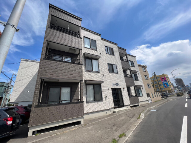 建物外観　札幌市東区北十八条東「ＶＩＬＬＡ・ＰＯＰＯＬＯ１」