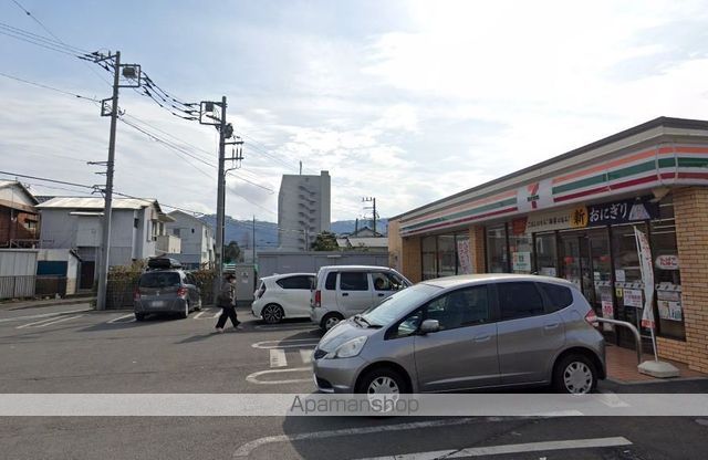 コンビニ　セブンイレブン（コンビニ）まで851m