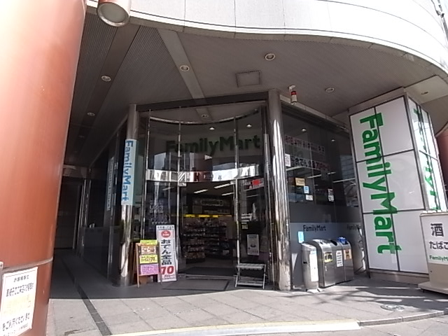 コンビニ　ファミリーマート（コンビニ）まで242m