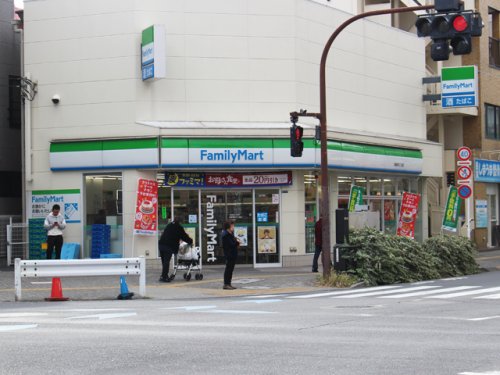 コンビニ　ファミリーマート 田端新町三丁目店（コンビニ）まで191m