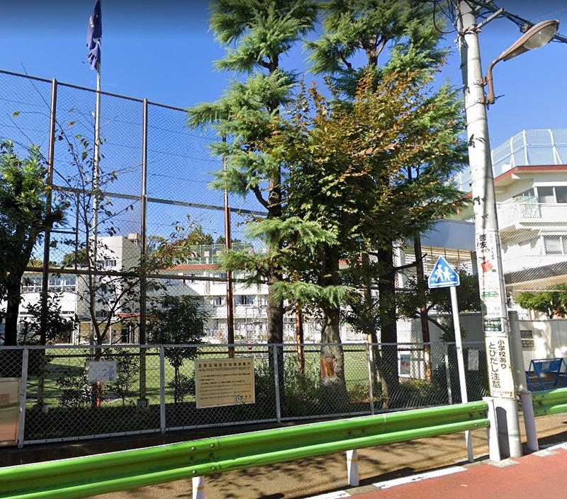 小学校　目黒区立八雲小学校（都立大学）（小学校）まで787m