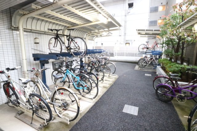 その他共有部分　無料の自転車駐輪場　要申請ステッカー配布　区画指定なし