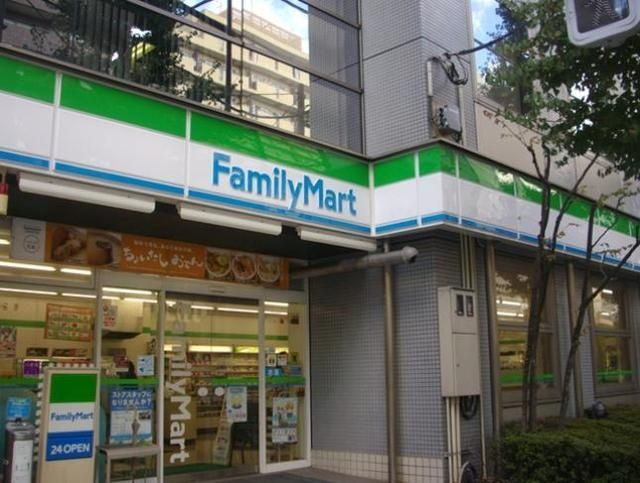 コンビニ　ファミリーマート江戸川橋駅西店（コンビニ）まで186m