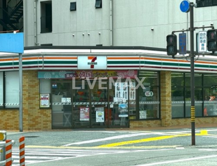 コンビニ　セブンイレブン 名古屋新栄2飯田街道店（コンビニ）まで131m