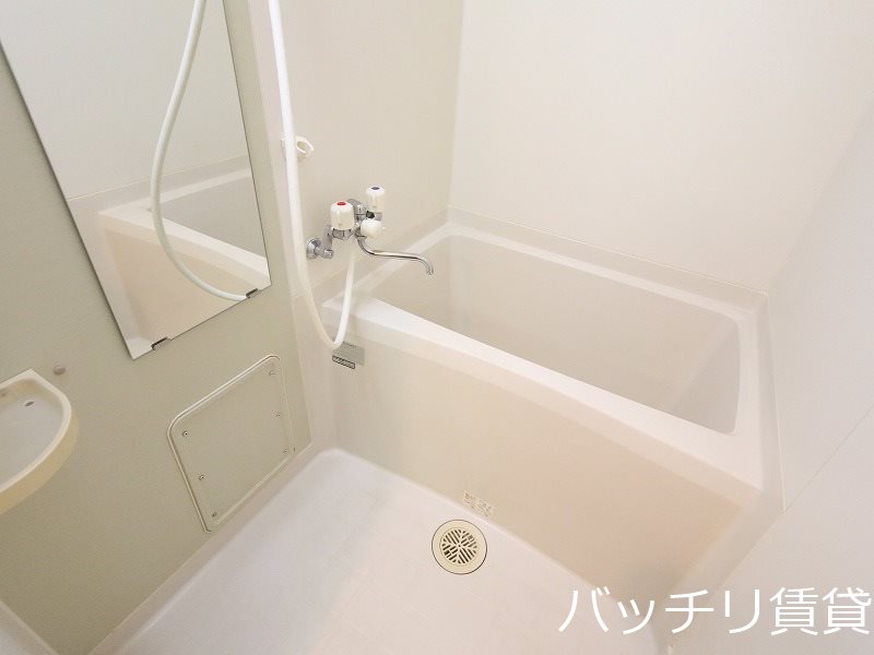 バス・シャワールーム　※同型タイプの為現状優先